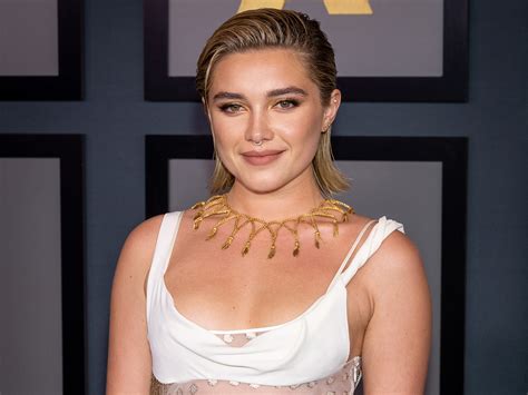 Florence Pugh reveals she was topless in bed when。